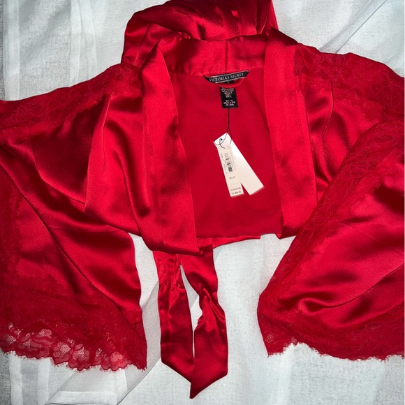 V. S. Robe NWT - Picture 5 of 9